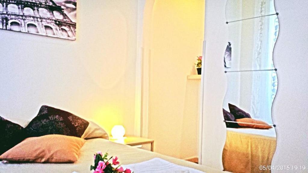 Kambal Inn Rome Room photo